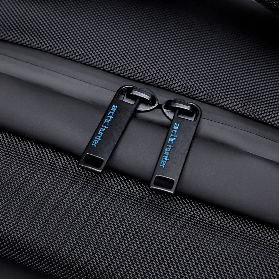 Arctic Hunter B00478