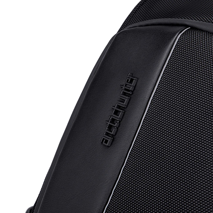 Arctic Hunter B00120c