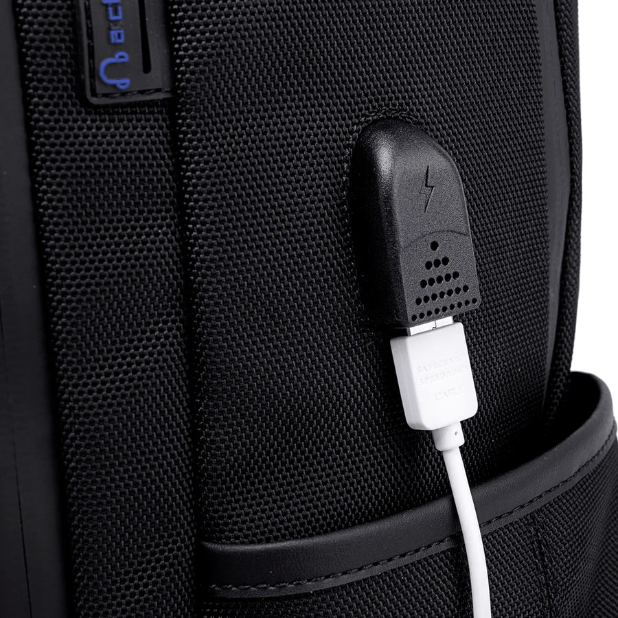 Arctic Hunter B00120c