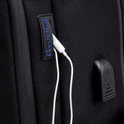 Arctic Hunter B00120c