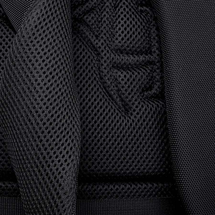 Arctic Hunter B00120c