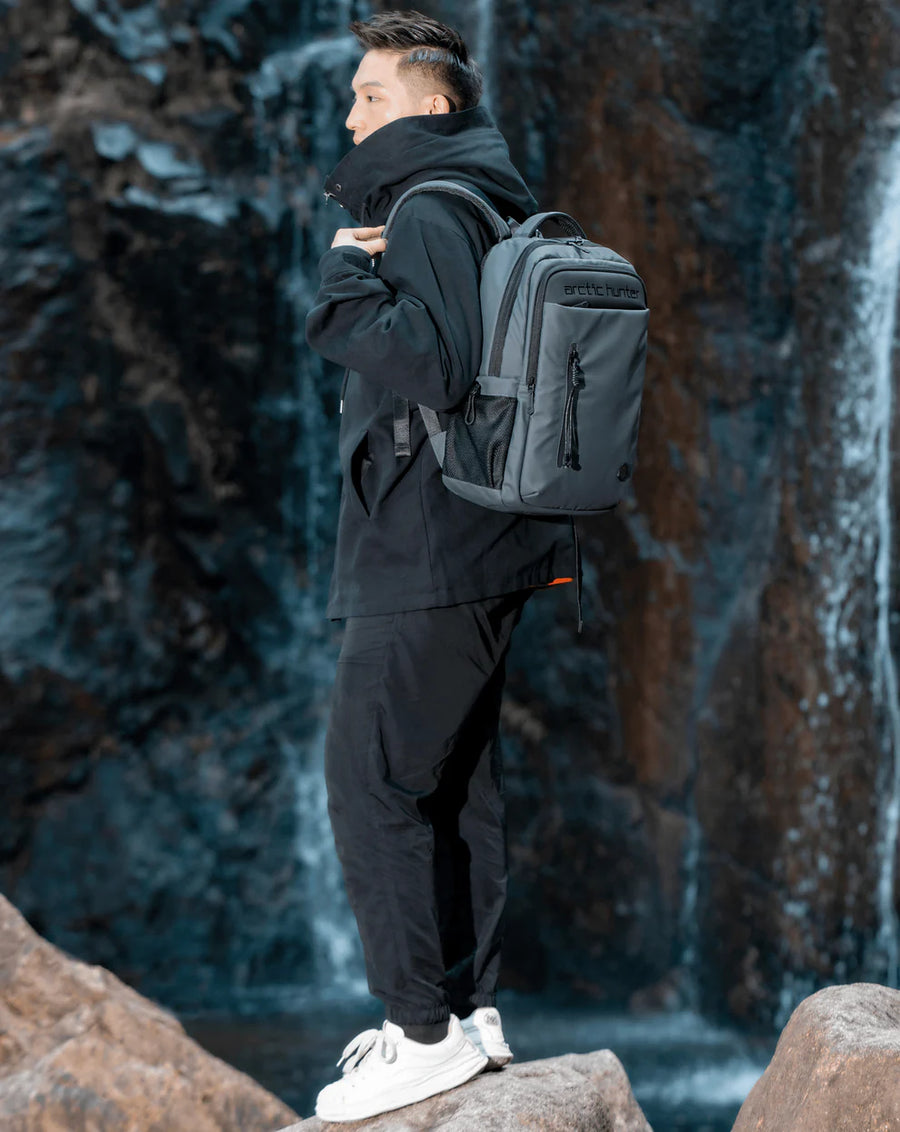 Arctic Hunter B00534
