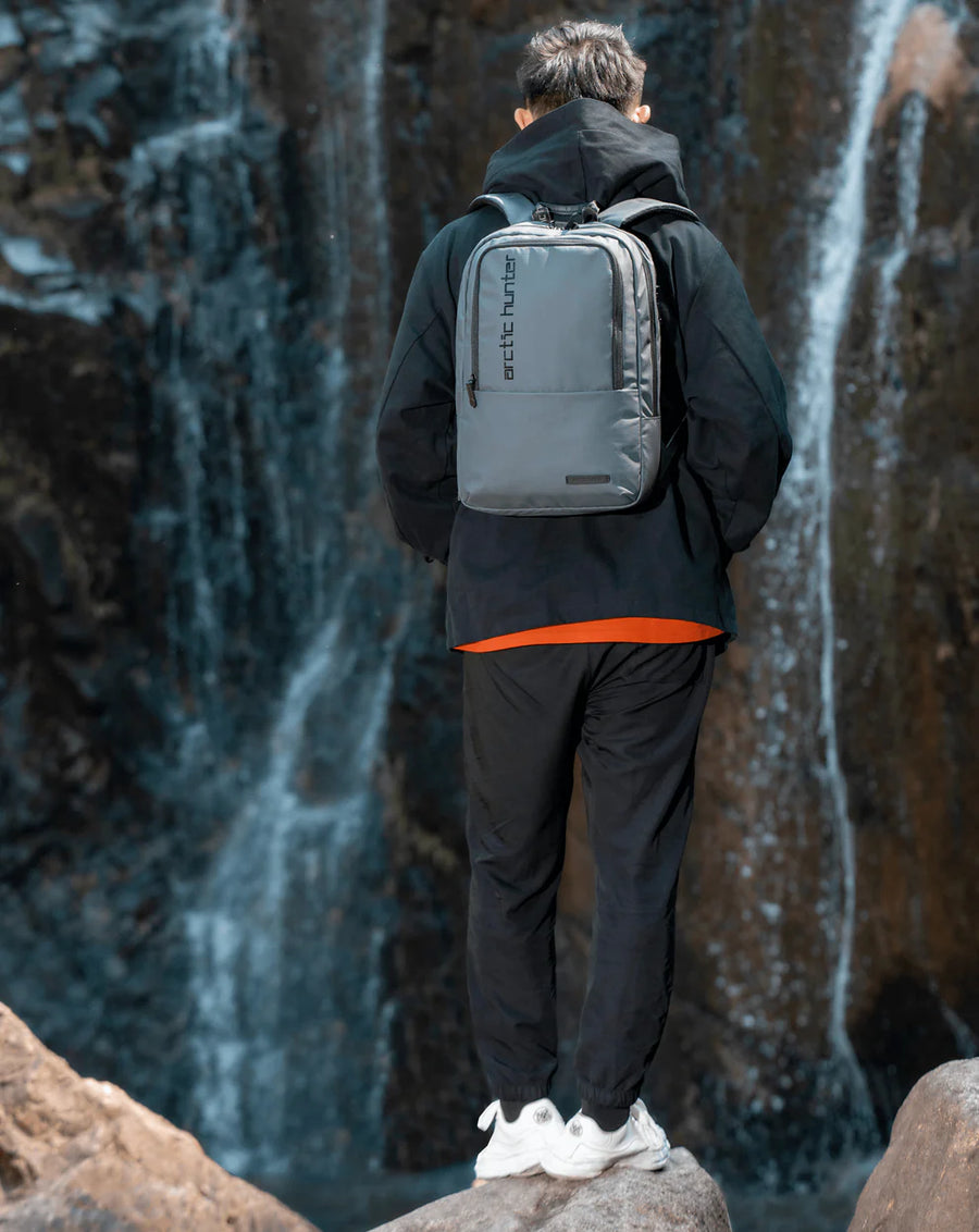 Arctic Hunter B00529