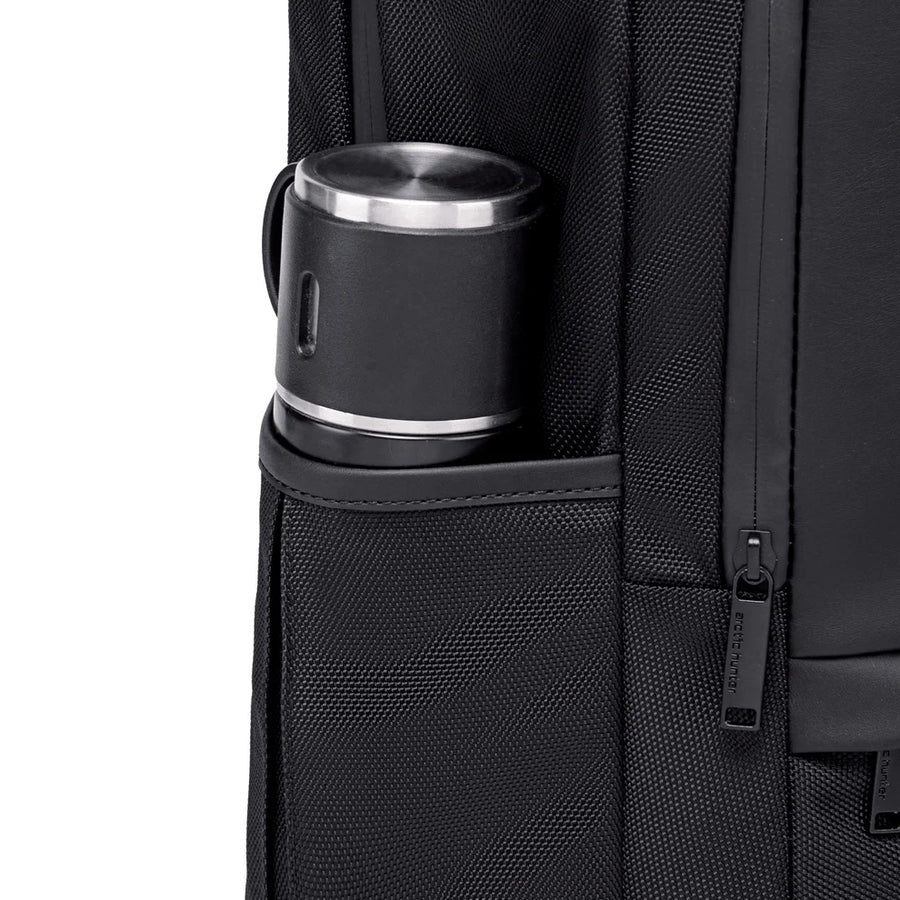 Arctic Hunter B00120c