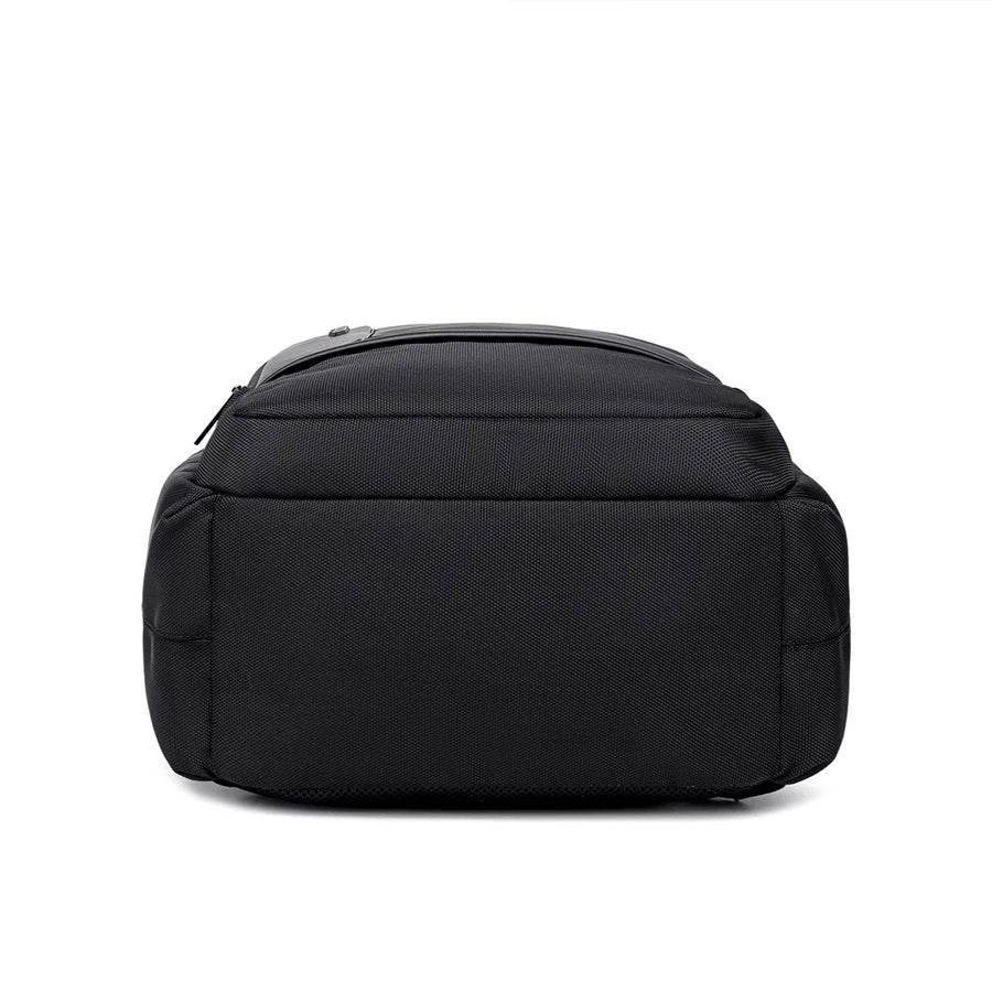 Arctic Hunter B00120c