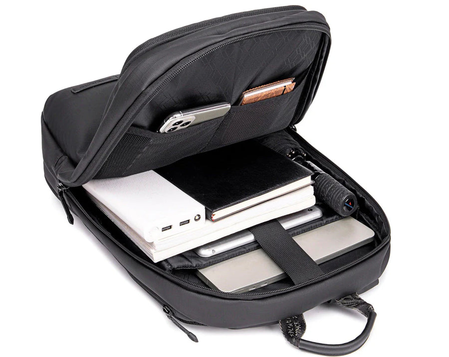 Arctic Hunter B00529