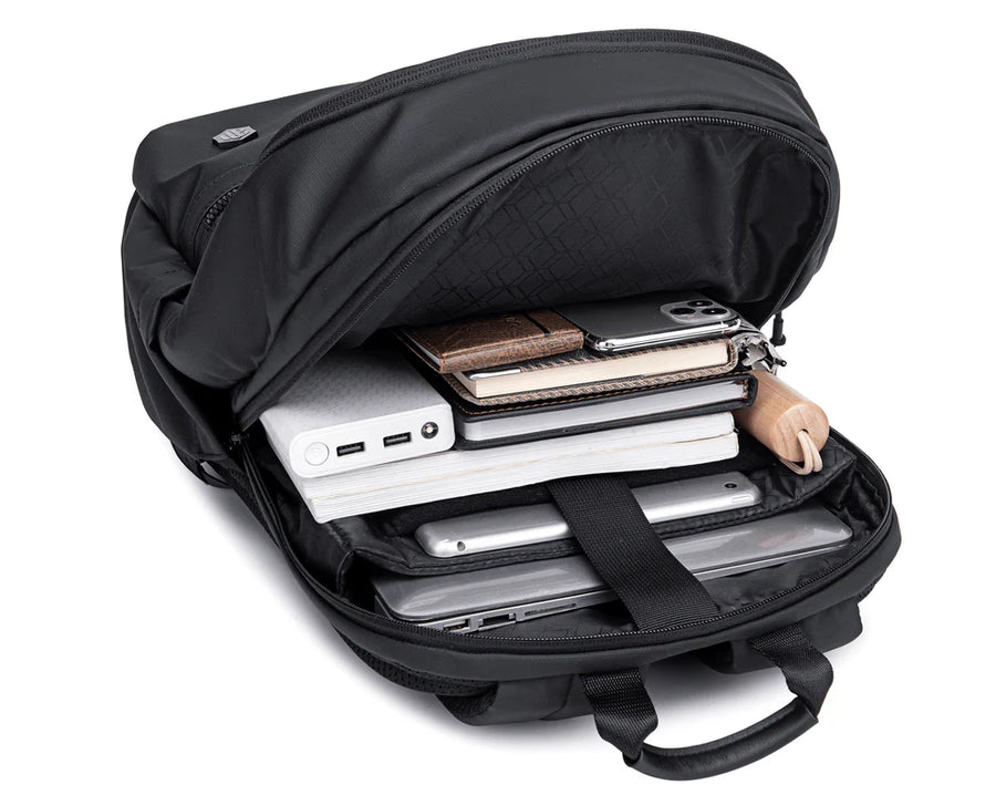 Arctic Hunter B00536