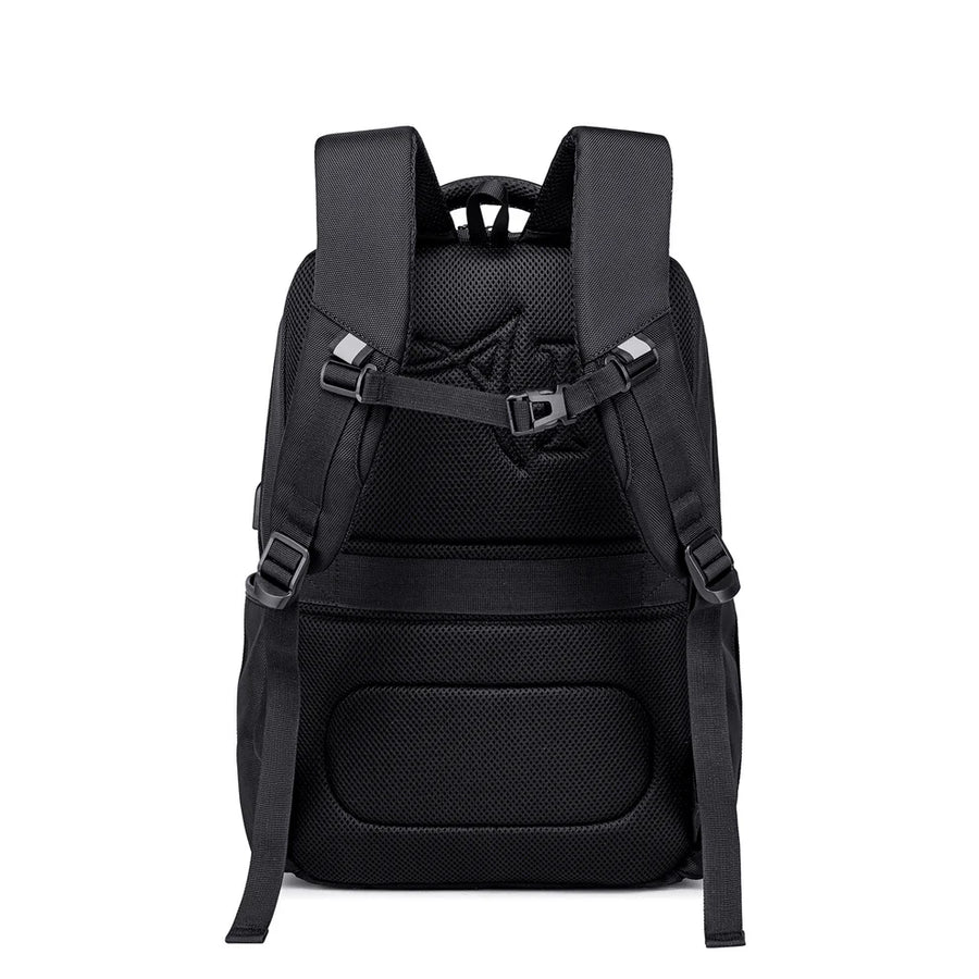 Arctic Hunter B00120c