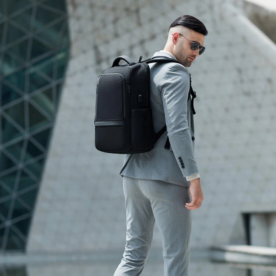 Arctic Hunter B00120c