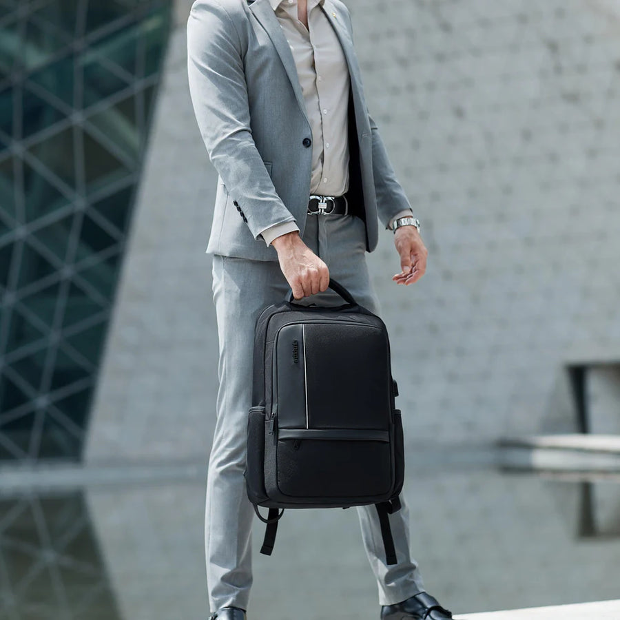 Arctic Hunter B00120c