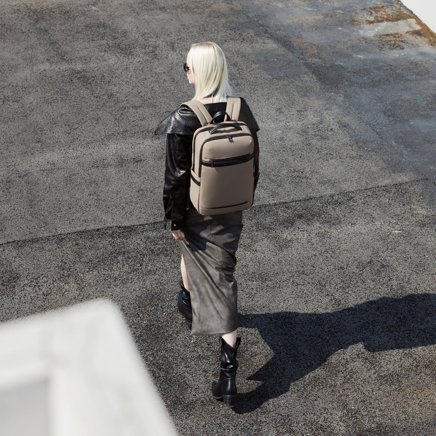 B00872 Beige شنطة لاب توب 15.6 انش متعددة الوظائف