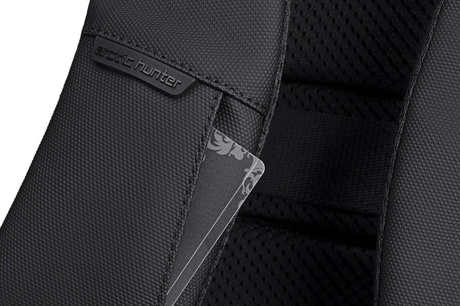 Arctic Hunter B00559