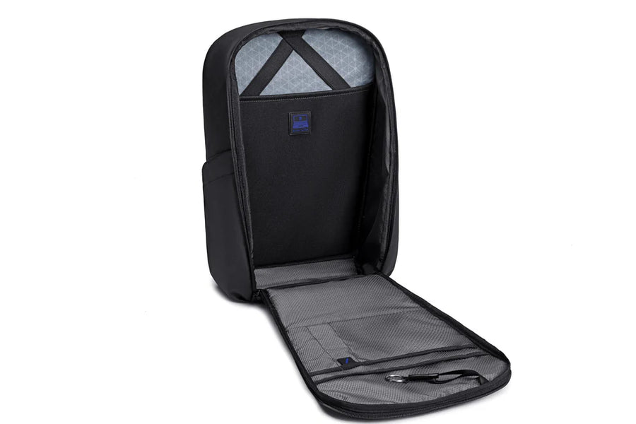 Arctic Hunter B00559